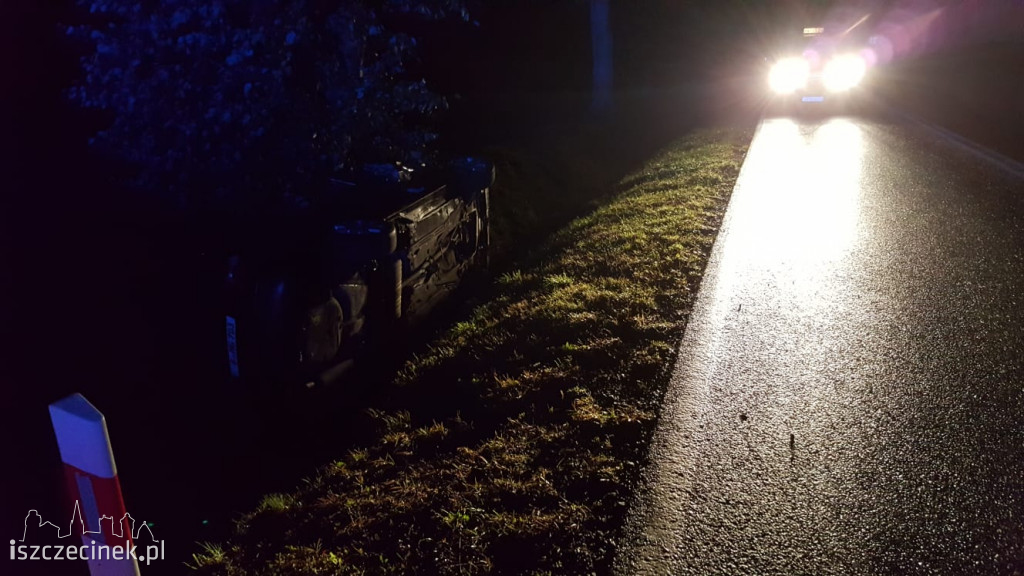 Passat uderzył w drzewo