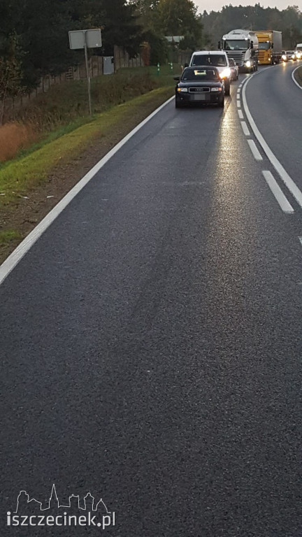 Wypadek na DK-20. Czołowe zderzenie busa z osobówką