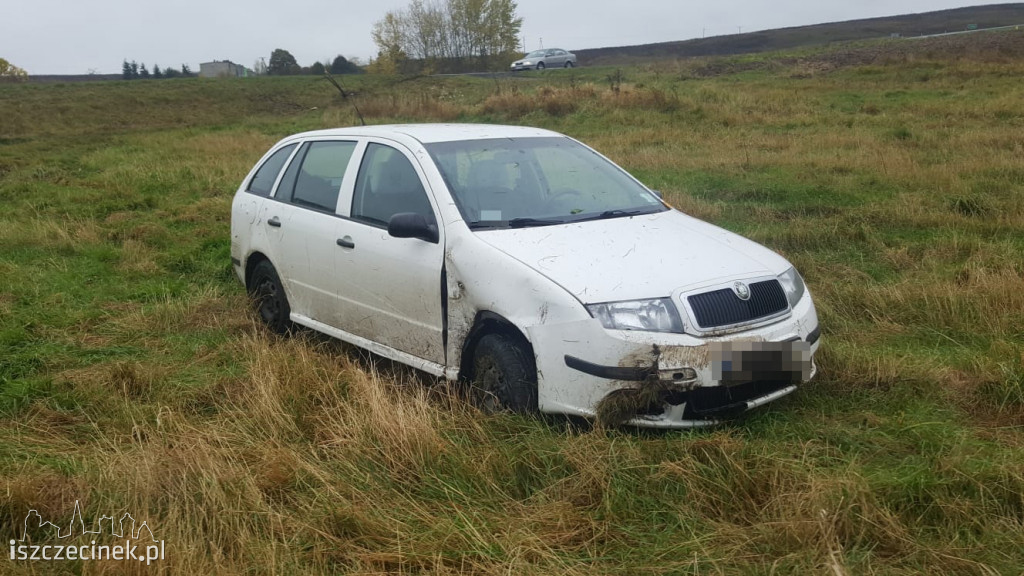 Mokro i ślisko na drogach. Dwa niebezpieczne zdarzenia ZDJĘCIA        