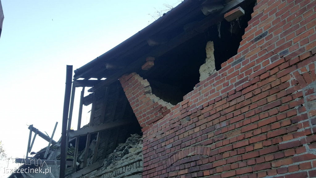 Zawalił się budynek gospodarczy ZDJĘCIA
