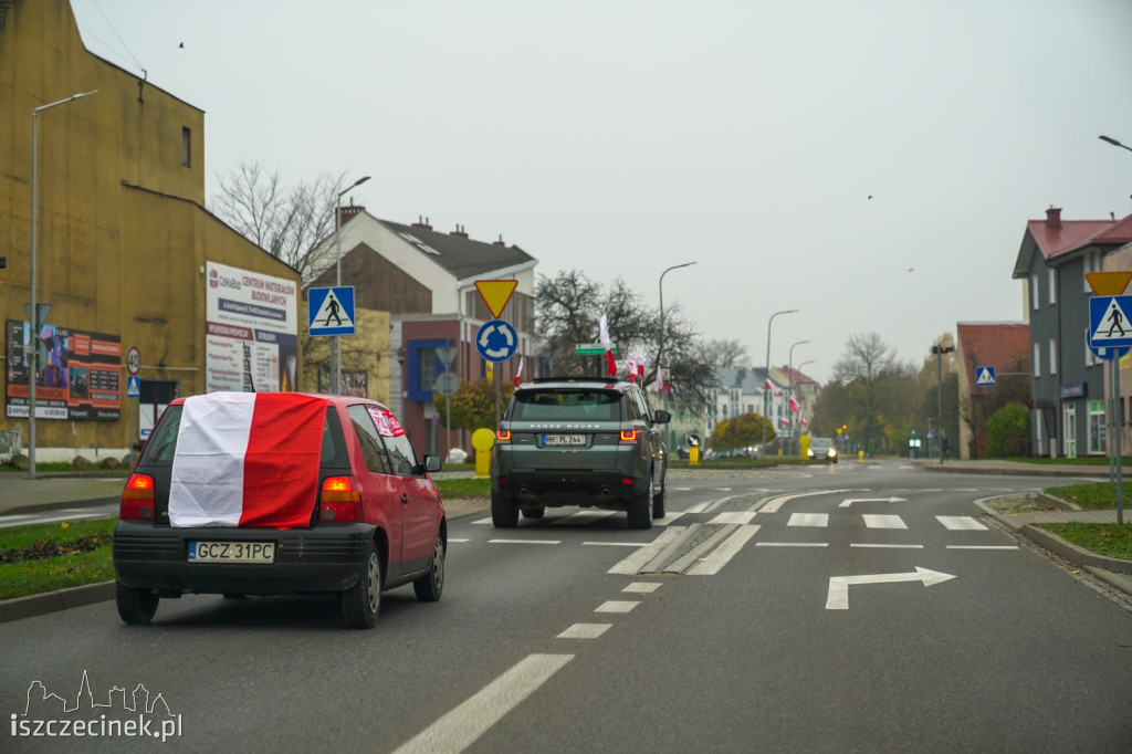 Niepodległościowa parada samochodów przejechała ulicami Szczecinka