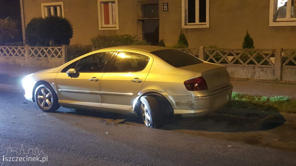 Uderzył w zaparkowany samochód i uciekł. Pijanego sprawcę pomógł zatrzymać świadek