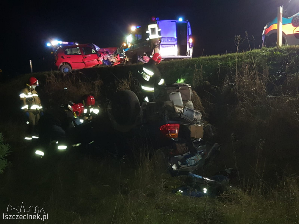 Poważny wypadek z udziałem radiowozu. Zderzenie trzech samochodów