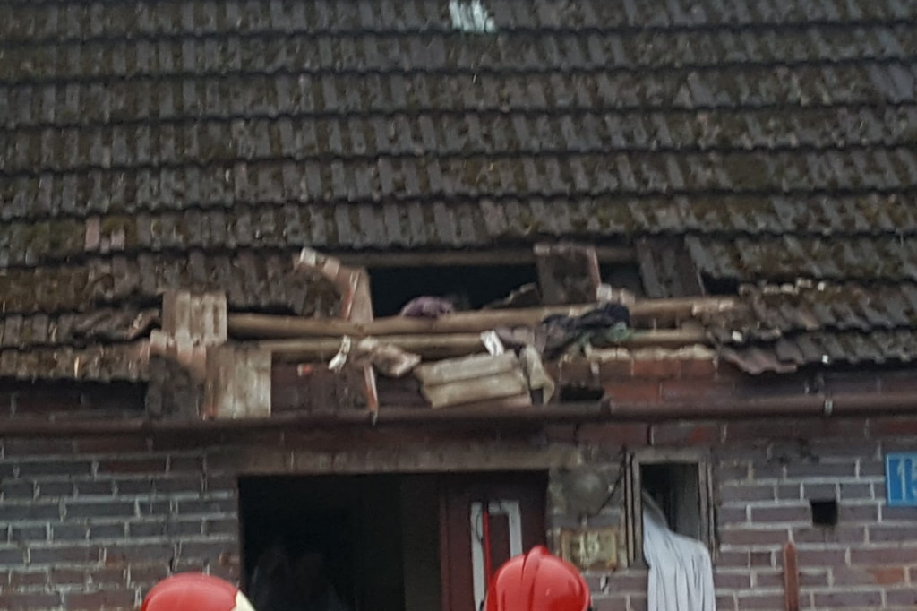 GMINA BARWICE. Wybuch butli z gazem. W domu były trzy osoby