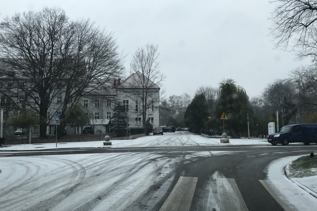Sypnęło śniegiem w Szczecinku. Jak długo popada? ZDJĘCIA CZYTELNIKÓW