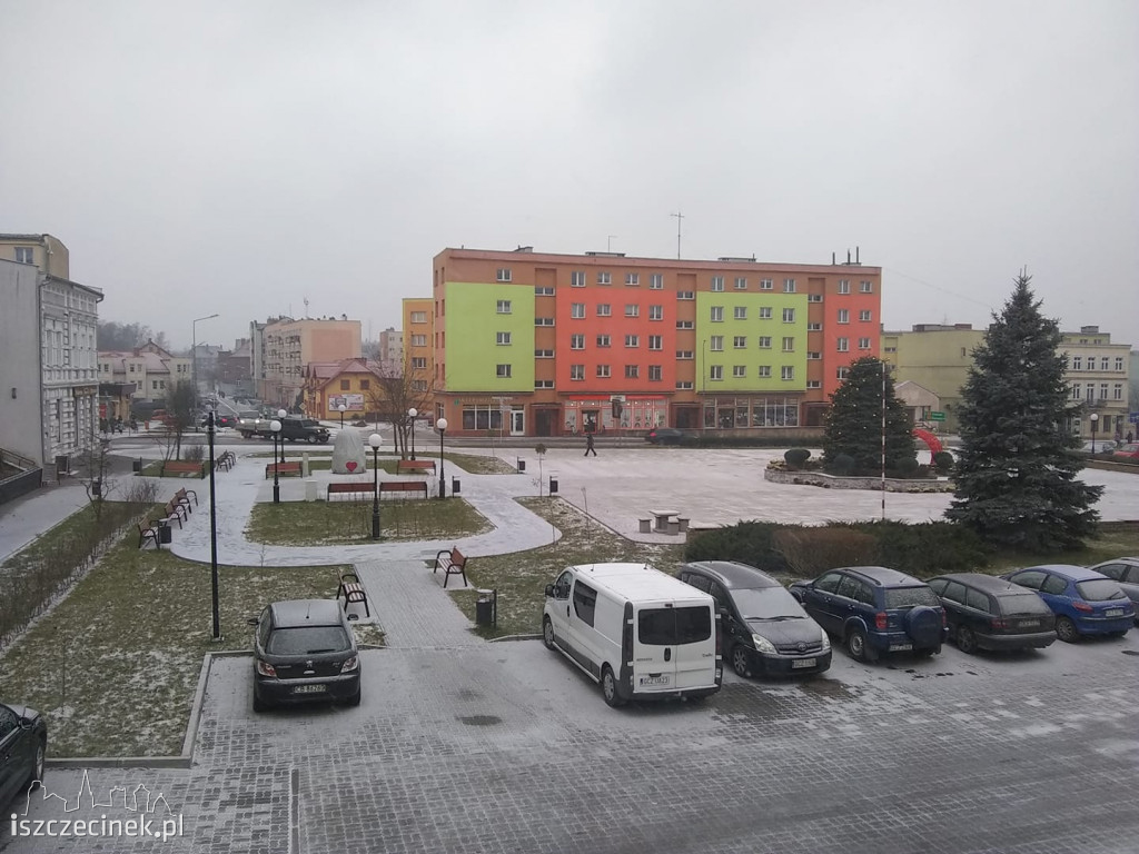 Sypnęło śniegiem w Szczecinku. Jak długo popada? ZDJĘCIA CZYTELNIKÓW