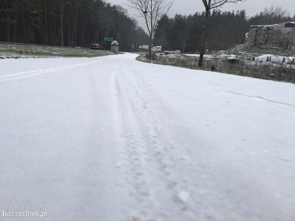 Sypnęło śniegiem w Szczecinku. Jak długo popada? ZDJĘCIA CZYTELNIKÓW