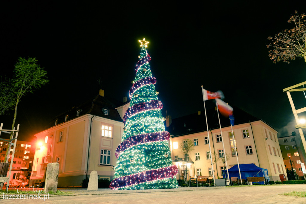 Szczecinek wystrojony na Boże Narodzenie. Świąteczny klimat czuć już na ulicach miasta