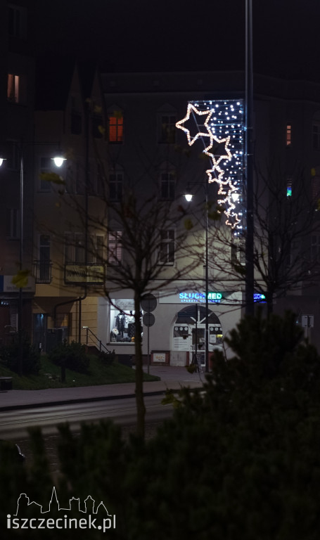 Szczecinek wystrojony na Boże Narodzenie. Świąteczny klimat czuć już na ulicach miasta