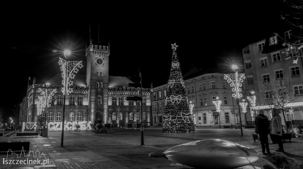 Szczecinek wystrojony na Boże Narodzenie. Świąteczny klimat czuć już na ulicach miasta