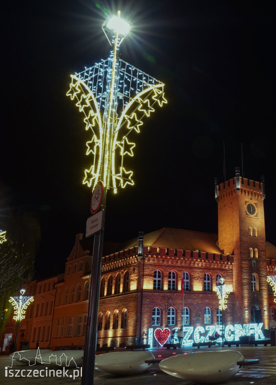 Szczecinek wystrojony na Boże Narodzenie. Świąteczny klimat czuć już na ulicach miasta