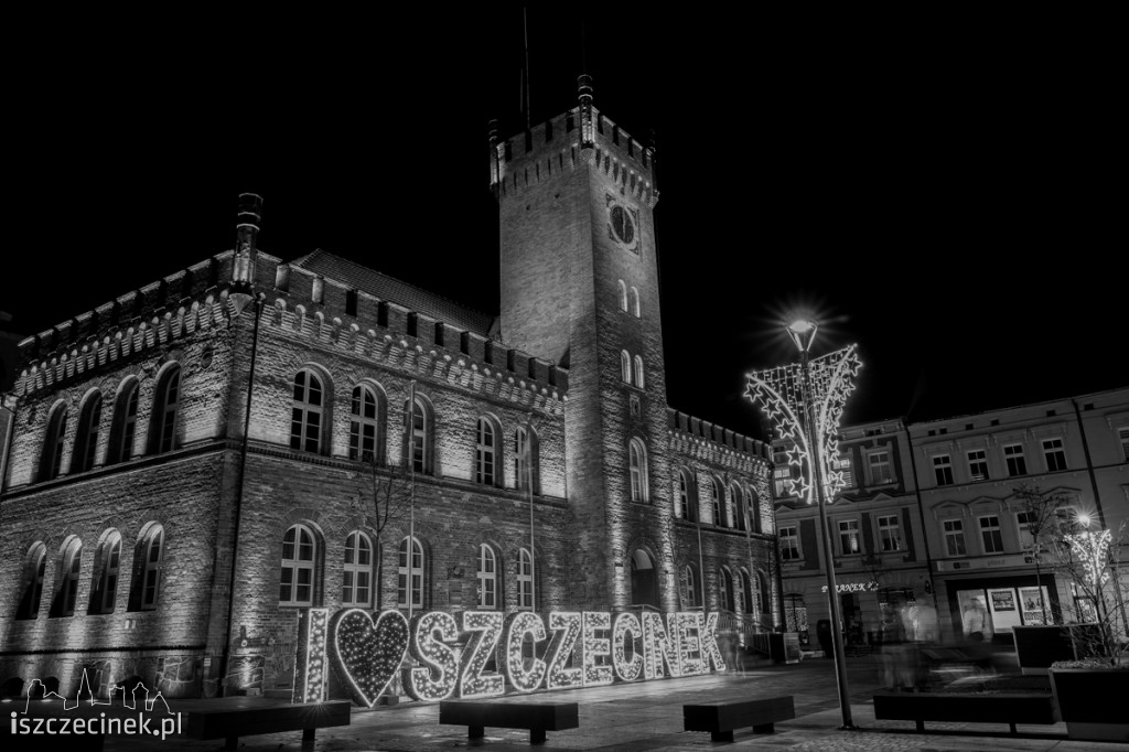 Szczecinek wystrojony na Boże Narodzenie. Świąteczny klimat czuć już na ulicach miasta
