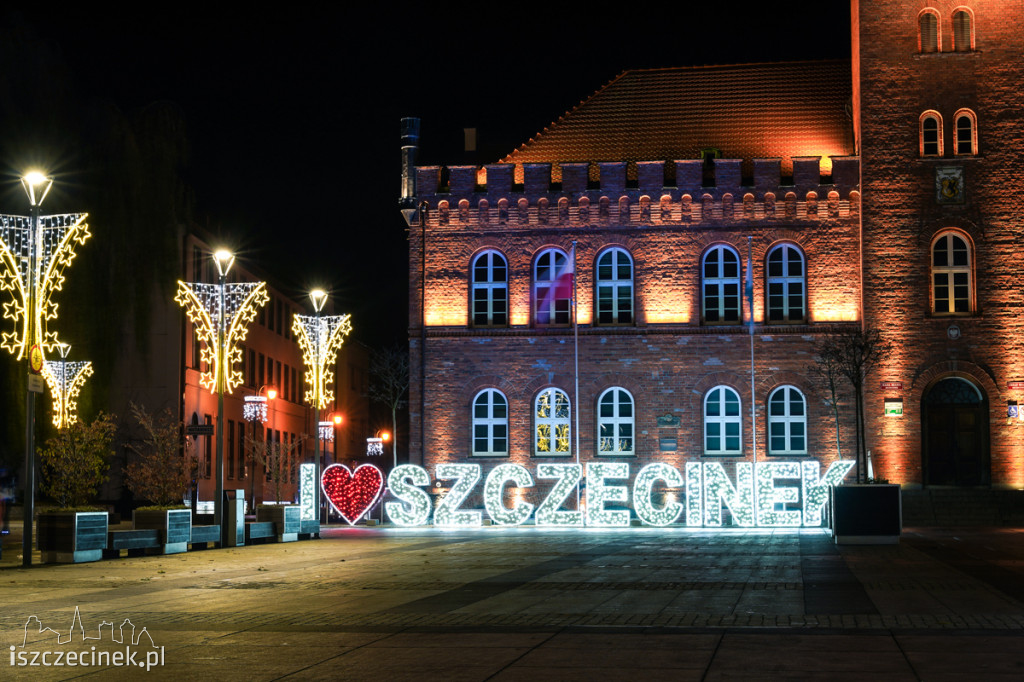 Szczecinek wystrojony na Boże Narodzenie. Świąteczny klimat czuć już na ulicach miasta