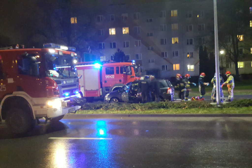 Poważny wypadek w centrum Szczecinka. Pieszy potrącony przez taksówkę