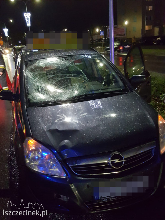 Poważny wypadek w centrum Szczecinka. Pieszy potrącony przez taksówkę