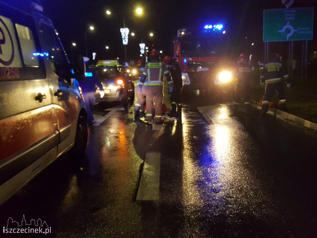 Poważny wypadek w centrum Szczecinka. Pieszy potrącony przez taksówkę