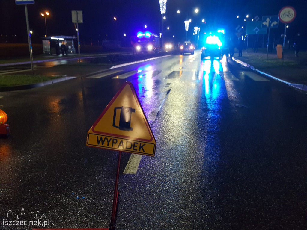 Poważny wypadek w centrum Szczecinka. Pieszy potrącony przez taksówkę