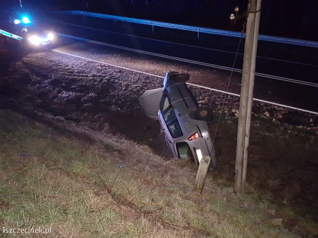 Po pijanemu wsiadł za kierownicę. Daleko nie zajechał...