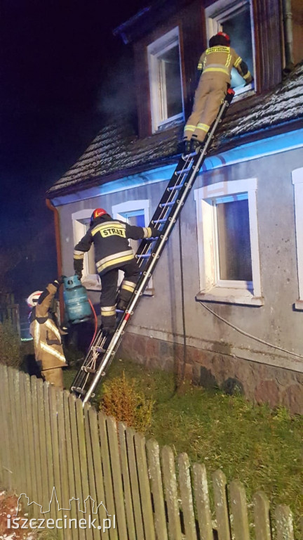 Tragiczny pożar domu w Juchowie. Znaleziono częściowo zwęglone zwłoki! [WIDEO]