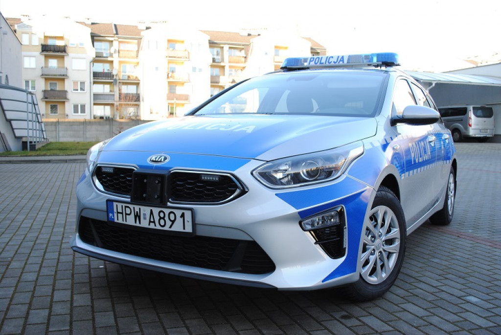 Szczecineccy policjanci dostali nowe radiowozy. To Kia i VW
