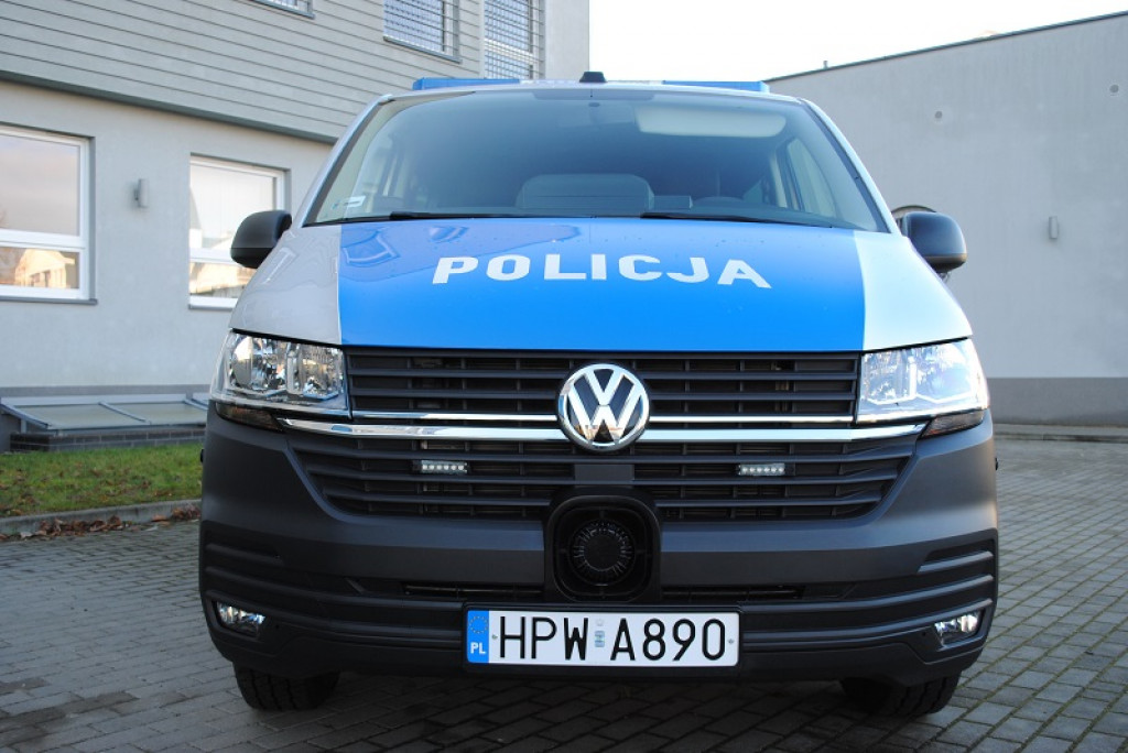 Szczecineccy policjanci dostali nowe radiowozy. To Kia i VW