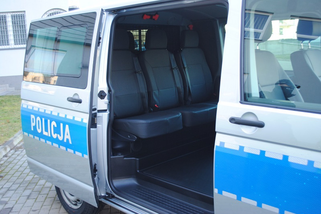 Szczecineccy policjanci dostali nowe radiowozy. To Kia i VW