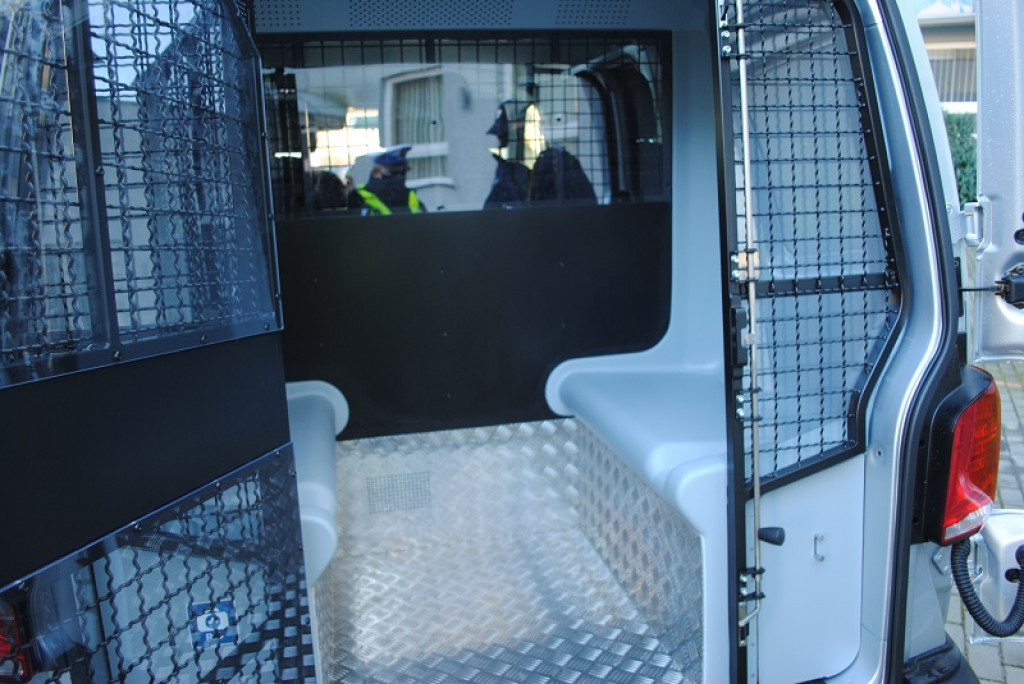 Szczecineccy policjanci dostali nowe radiowozy. To Kia i VW