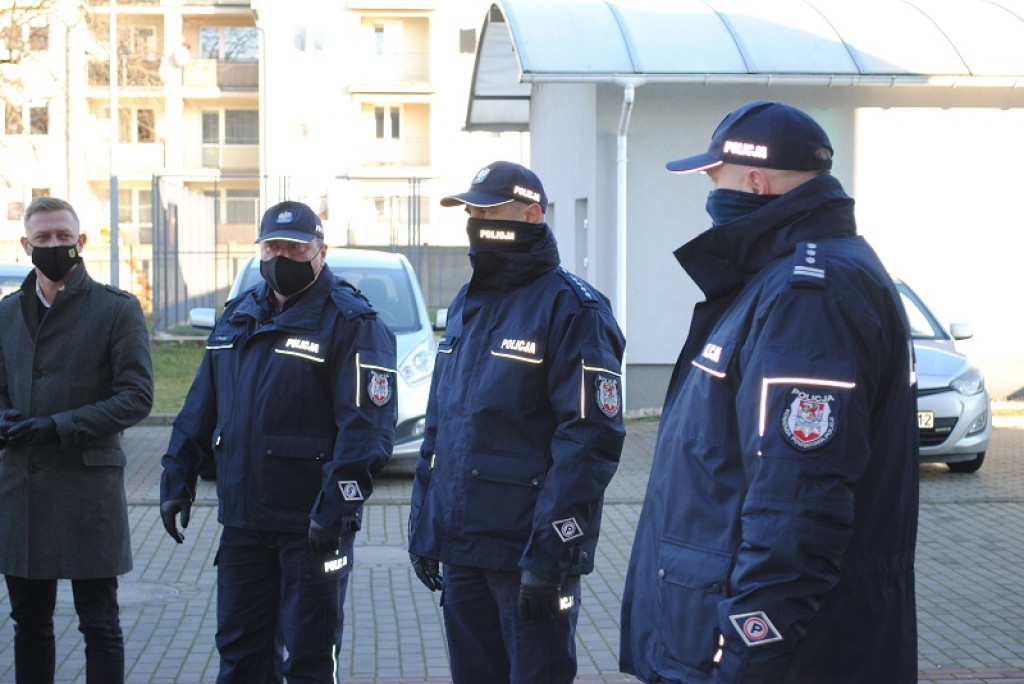 Szczecineccy policjanci dostali nowe radiowozy. To Kia i VW