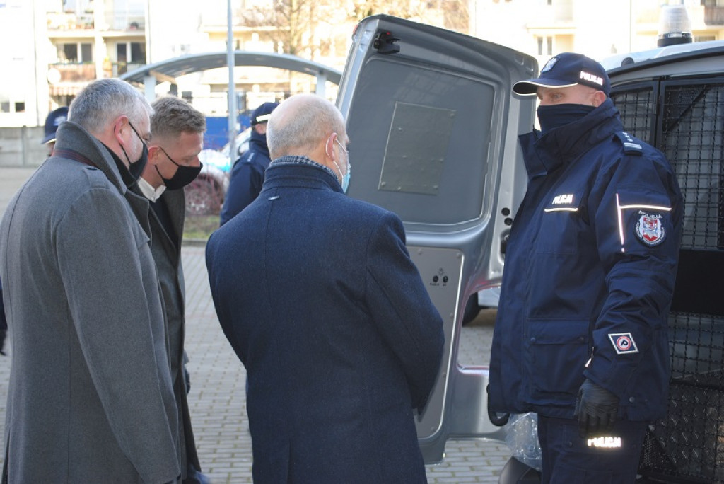 Szczecineccy policjanci dostali nowe radiowozy. To Kia i VW