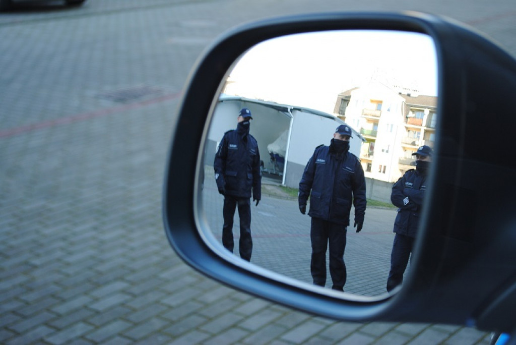 Szczecineccy policjanci dostali nowe radiowozy. To Kia i VW