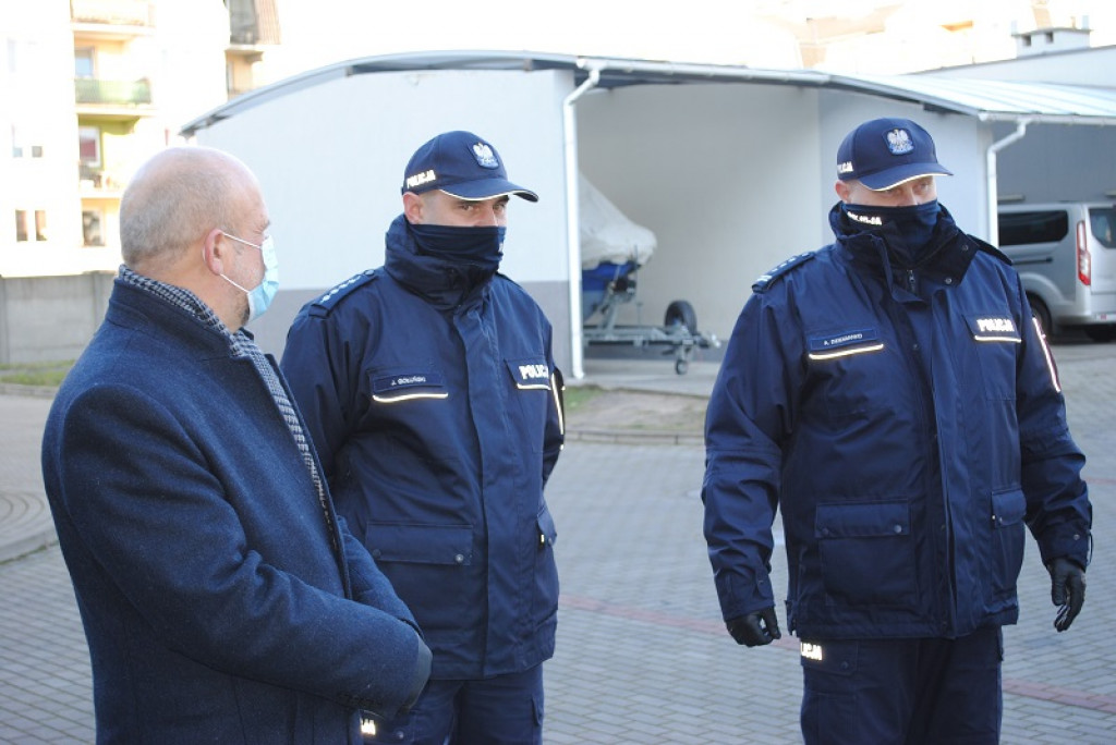 Szczecineccy policjanci dostali nowe radiowozy. To Kia i VW