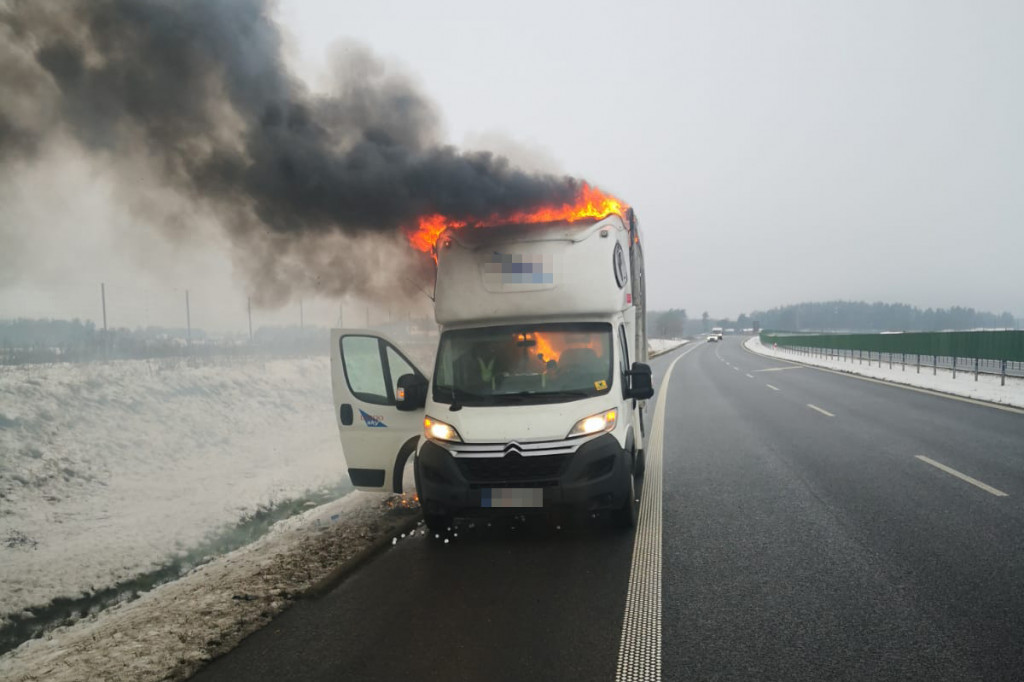 Pożar samochodu dostawczego na obwodnicy Szczecinka S-11