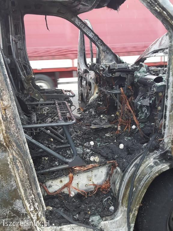 Pożar samochodu dostawczego na obwodnicy Szczecinka S-11
