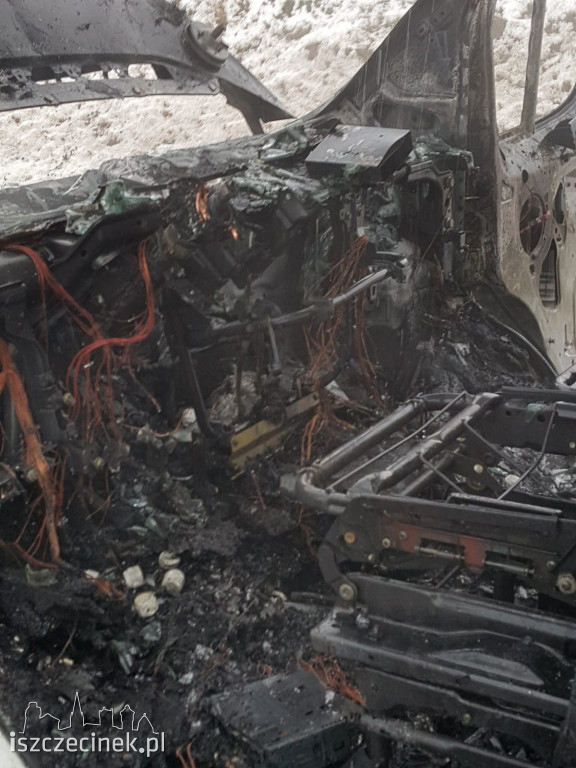 Pożar samochodu dostawczego na obwodnicy Szczecinka S-11