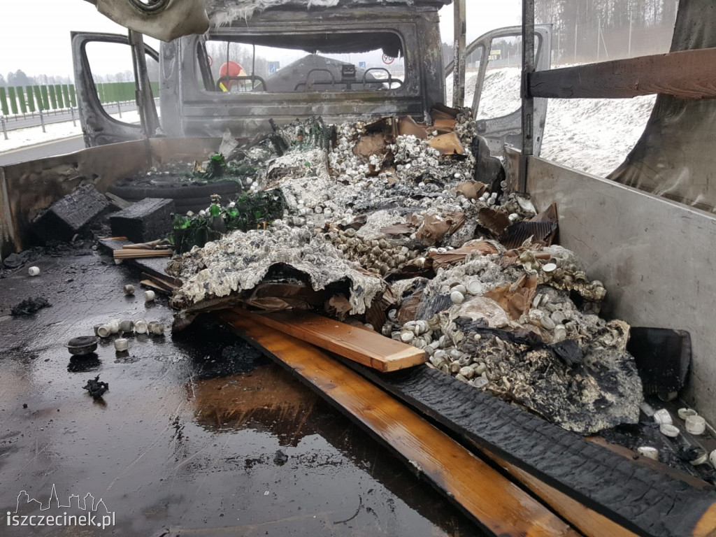 Pożar samochodu dostawczego na obwodnicy Szczecinka S-11