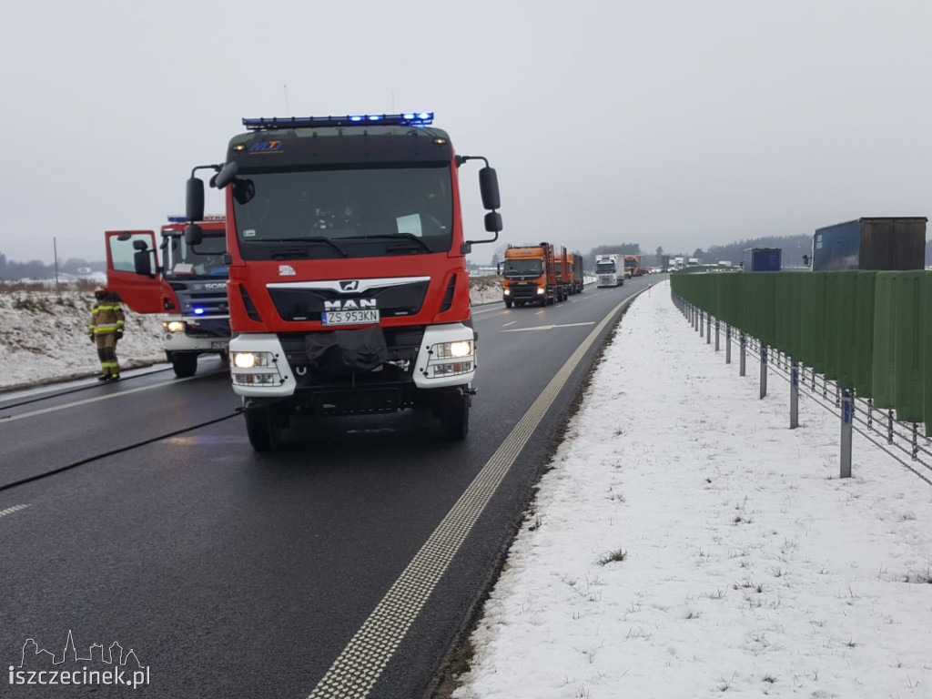 Pożar samochodu dostawczego na obwodnicy Szczecinka S-11