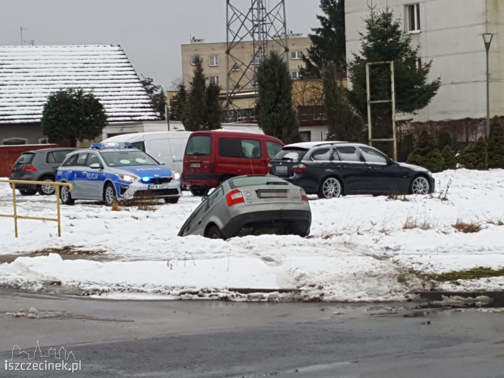 SZCZECINEK. Uciekał kradzionym samochodem. Wpadł do rowu