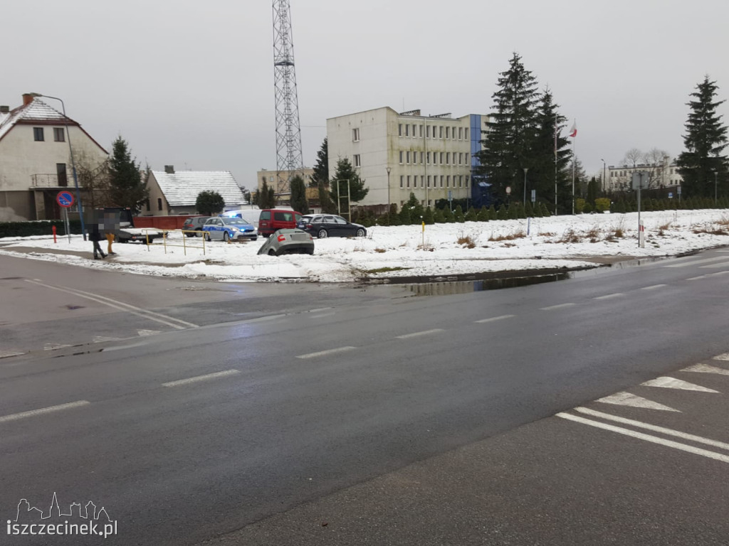 SZCZECINEK. Uciekał kradzionym samochodem. Wpadł do rowu