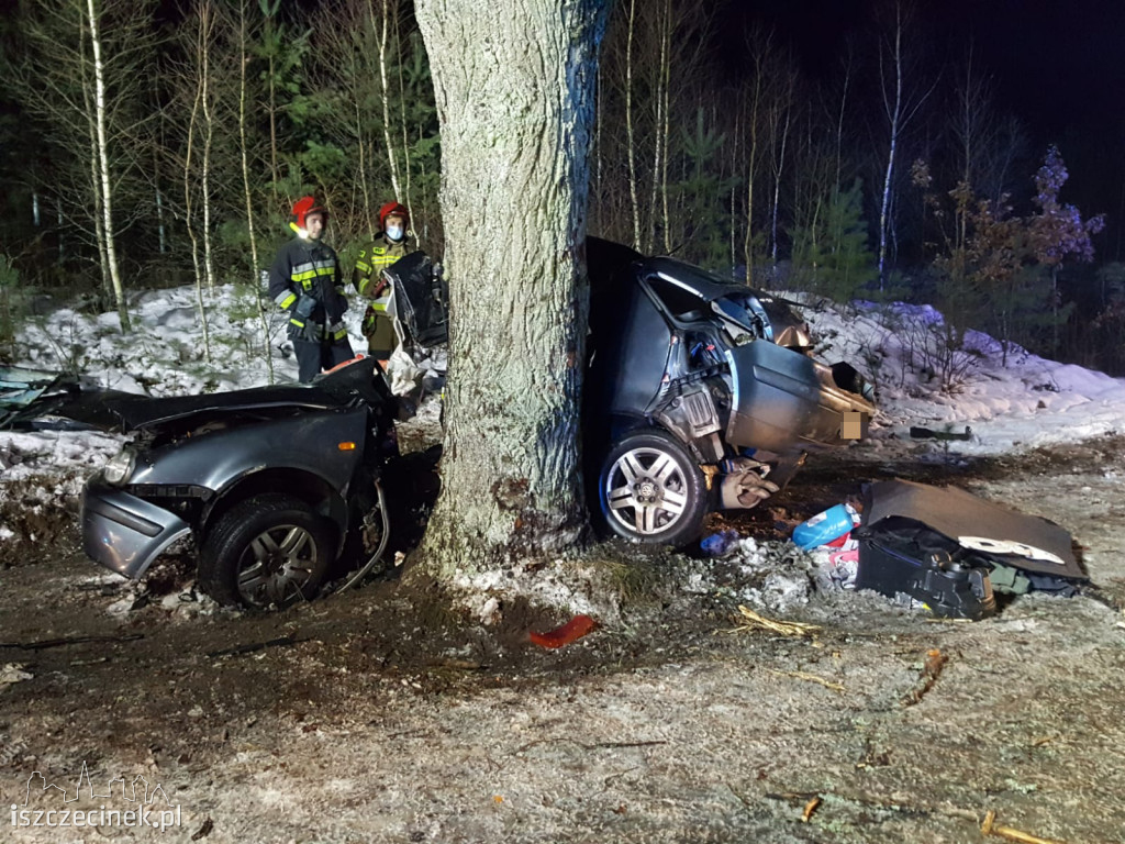 Tragiczny wypadek w gm. Borne Sulinowo. Samochód uderzył w drzewo. Zginął kierowca
