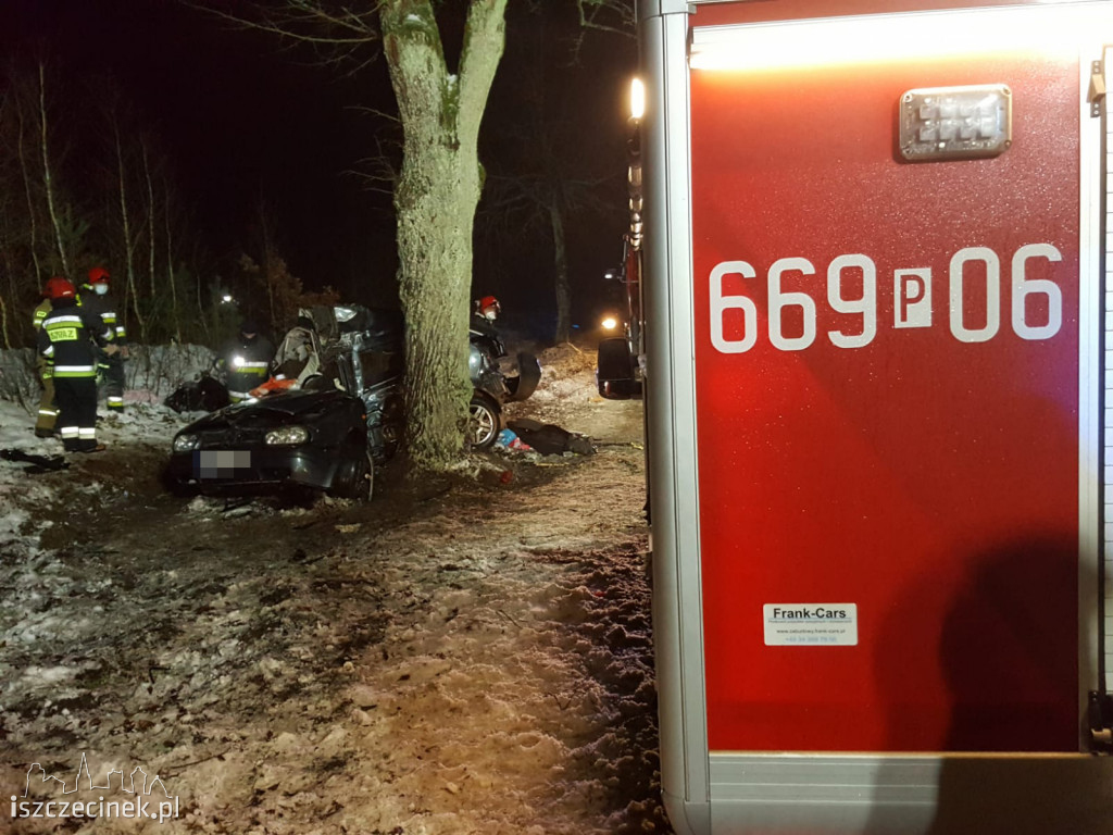 Tragiczny wypadek w gm. Borne Sulinowo. Samochód uderzył w drzewo. Zginął kierowca