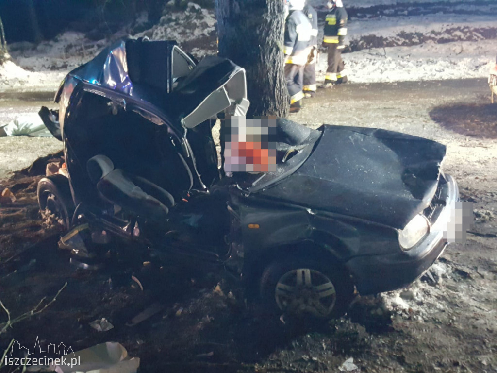 Tragiczny wypadek w gm. Borne Sulinowo. Samochód uderzył w drzewo. Zginął kierowca
