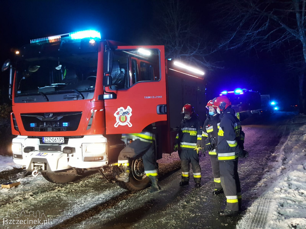 Tragiczny wypadek w gm. Borne Sulinowo. Samochód uderzył w drzewo. Zginął kierowca