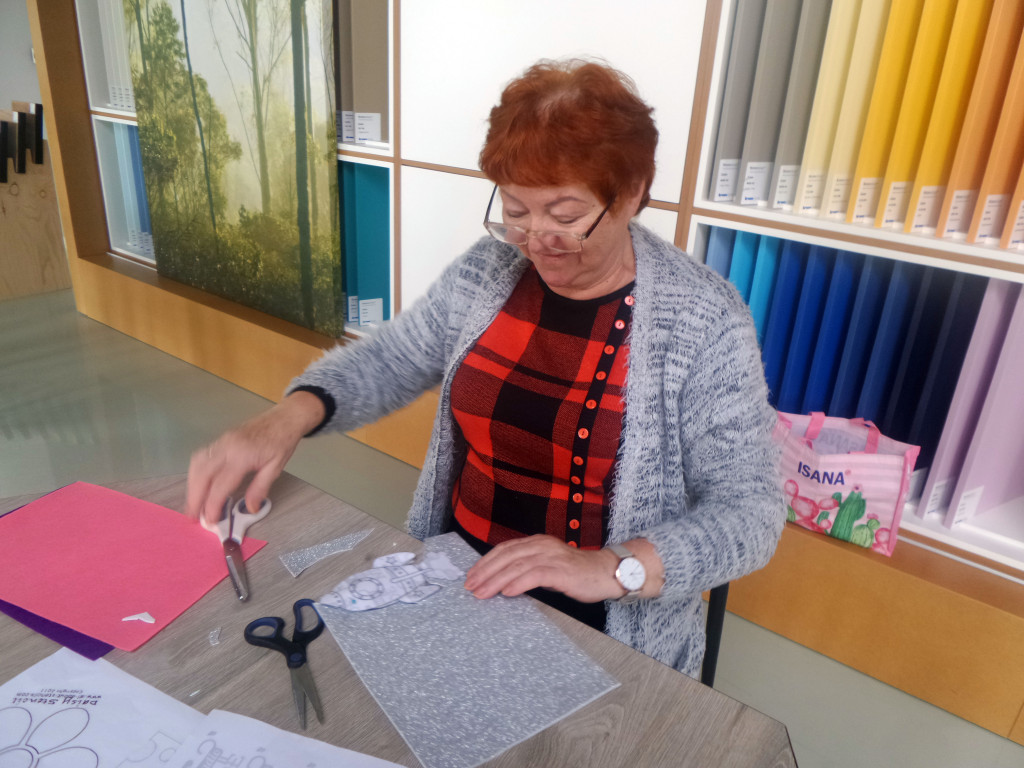 Seniorzy z myślą o innych. Kreatywne warsztaty w Kronospan