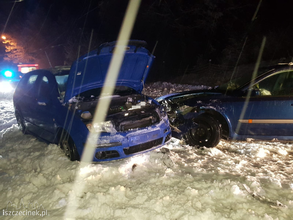 Wypadek w Jeleniu. Zderzenie dwóch samochodów