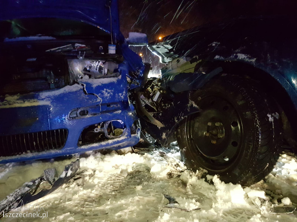 Wypadek w Jeleniu. Zderzenie dwóch samochodów