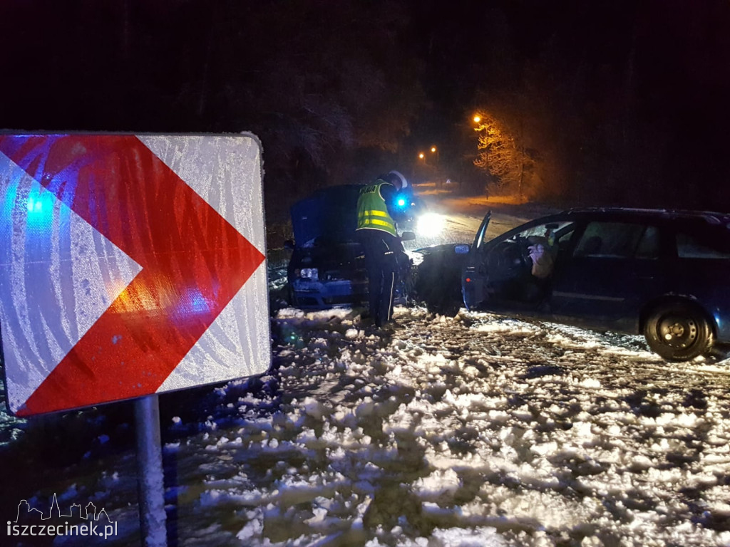 Wypadek w Jeleniu. Zderzenie dwóch samochodów