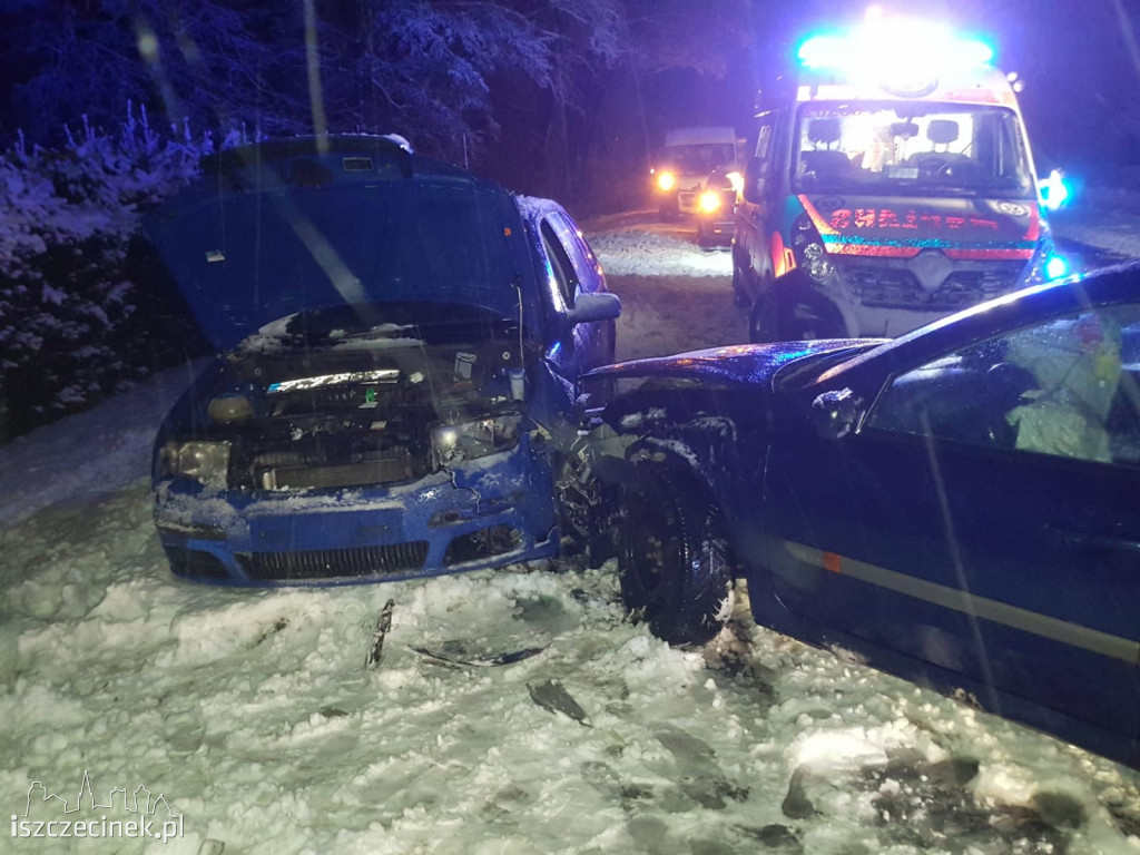 Wypadek w Jeleniu. Zderzenie dwóch samochodów