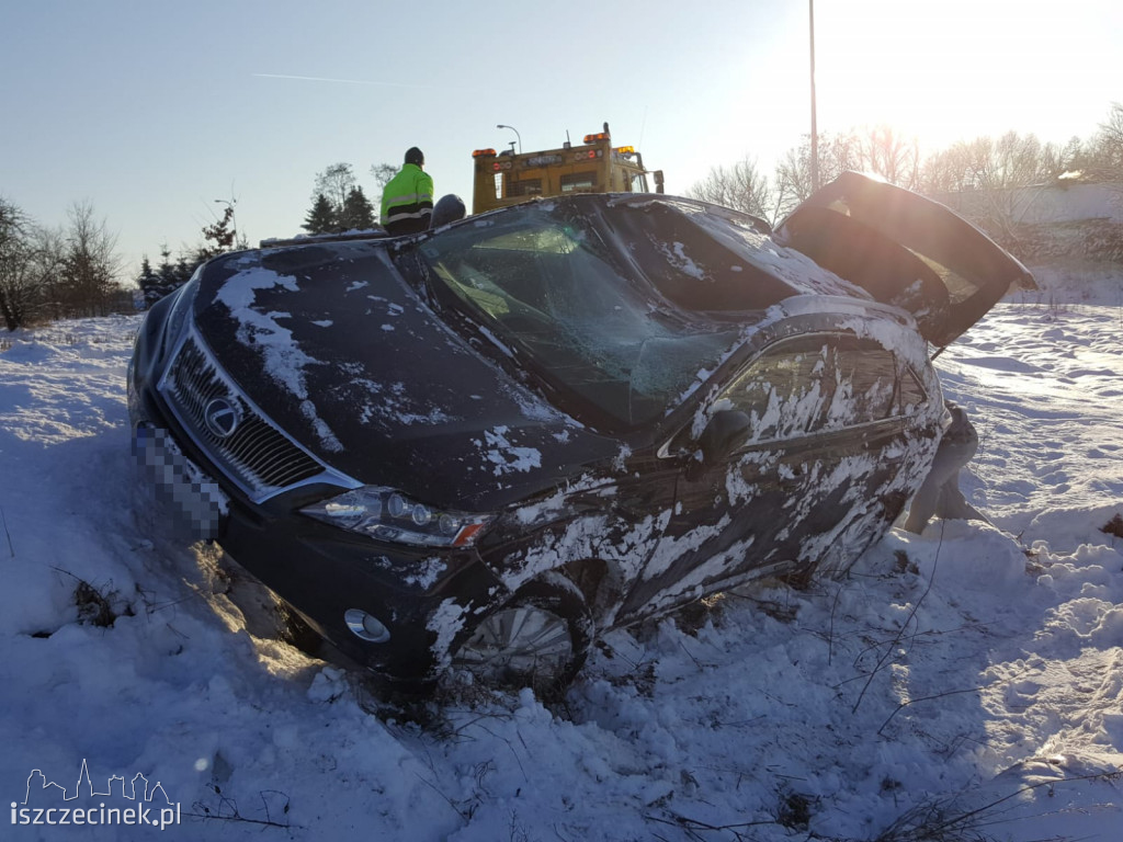 Na Świątkach dachował Lexus