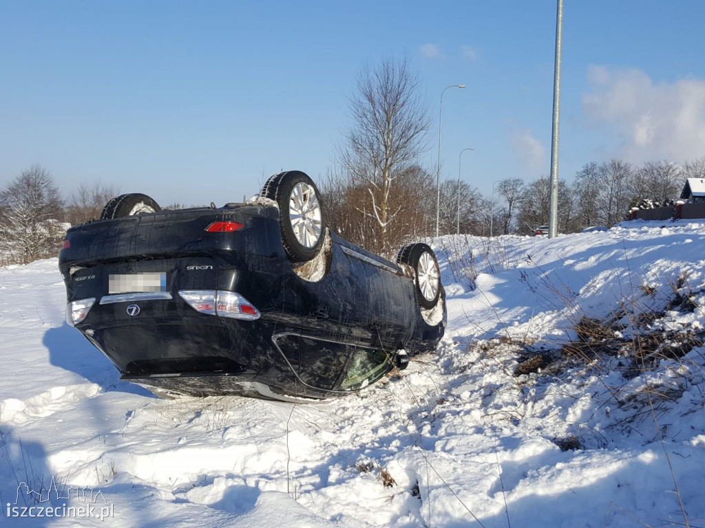 Na Świątkach dachował Lexus