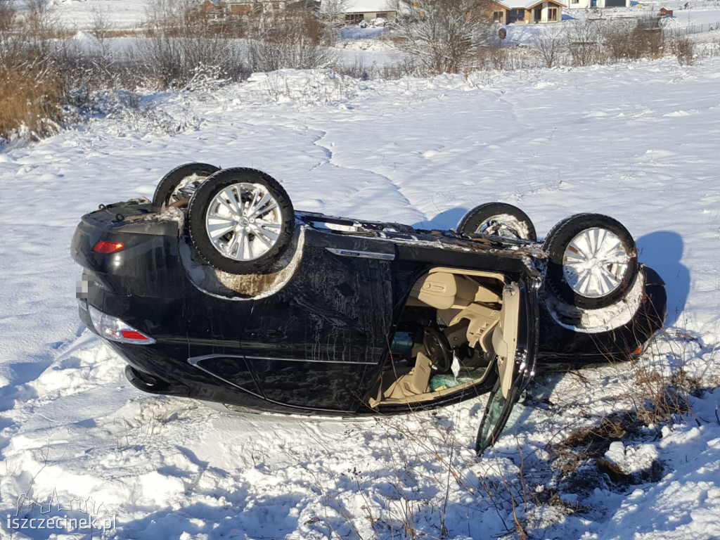 Na Świątkach dachował Lexus
